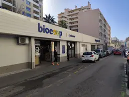 84-biocoop-marseille-endoume-magasin-bio-devanture-facade-rue.webp