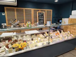 84-biocoop-marseille-endoume-magasin-bio-fromage-charcuterie-service-traditionnel.webp